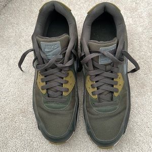 NIKE AIR MAX 90 size 11.5 (MENS)